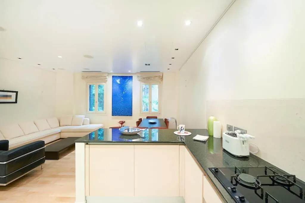 Apartamento Ca' Santa Eufemia, Cozy And Classy, Sleep 4 Veneza Itália